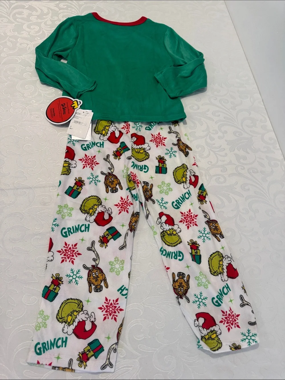🎄Feelin' Grinchy Green Kids Pajama Set. Size 4